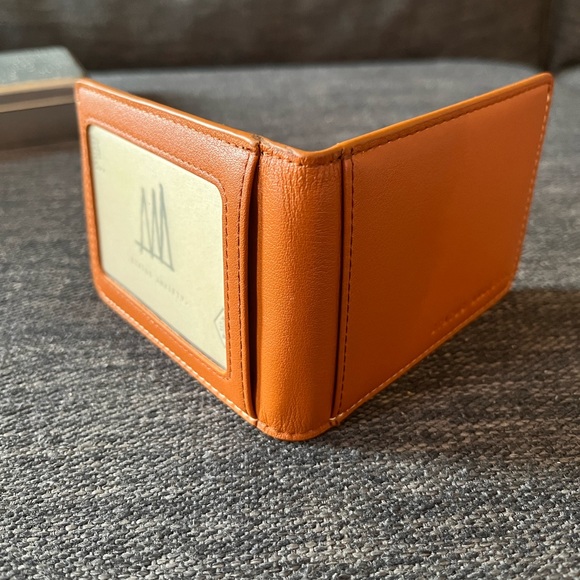 Ethan Leather Wallet with Magnet Cash
Grabber - Picture 6 of 9